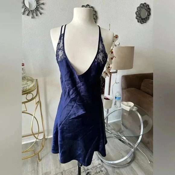 Victoria’s Secret nightgown very sexy size L - Picture 1 of 3